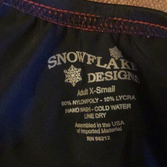 Red white and black snow flake leotard. Size adult extra small - Picture 5 of 5